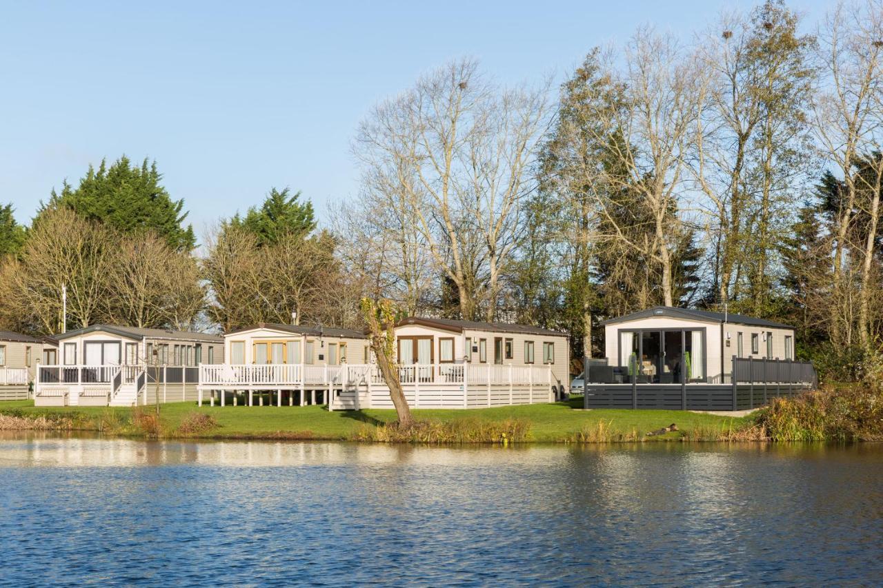 Clearwater Villa South Cerney Exterior foto