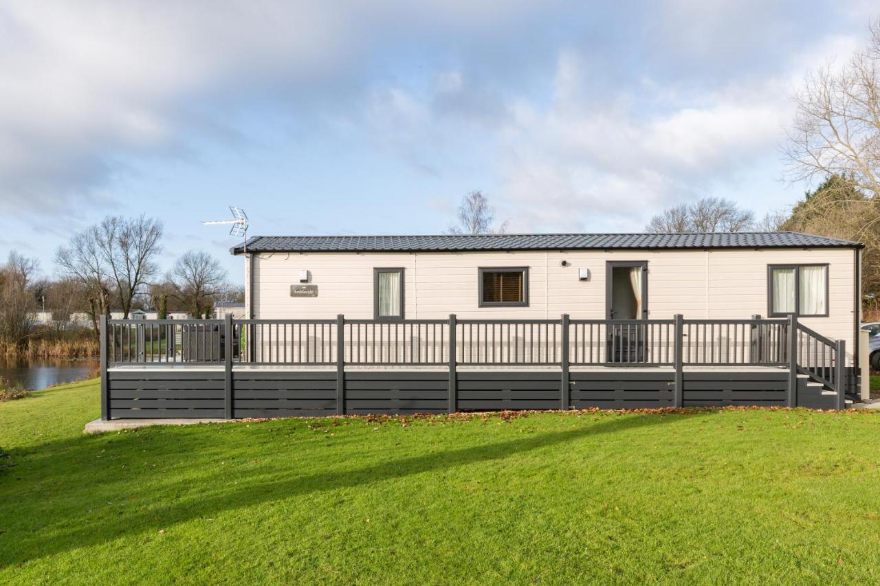 Clearwater Villa South Cerney Exterior foto