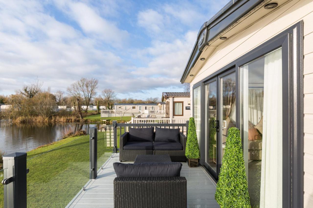 Clearwater Villa South Cerney Exterior foto