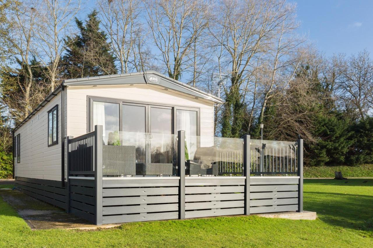 Clearwater Villa South Cerney Exterior foto