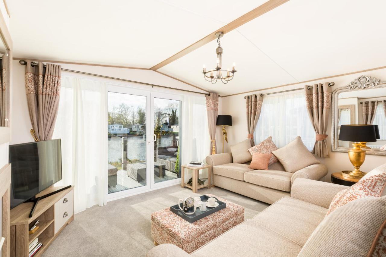 Clearwater Villa South Cerney Exterior foto